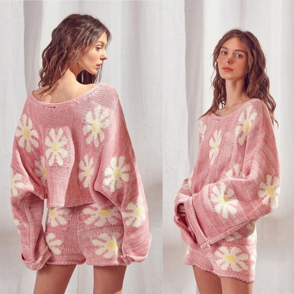 ✨ON SALE✨In Bloom Pink Daisy Print Sweater - Picture 6 of 11